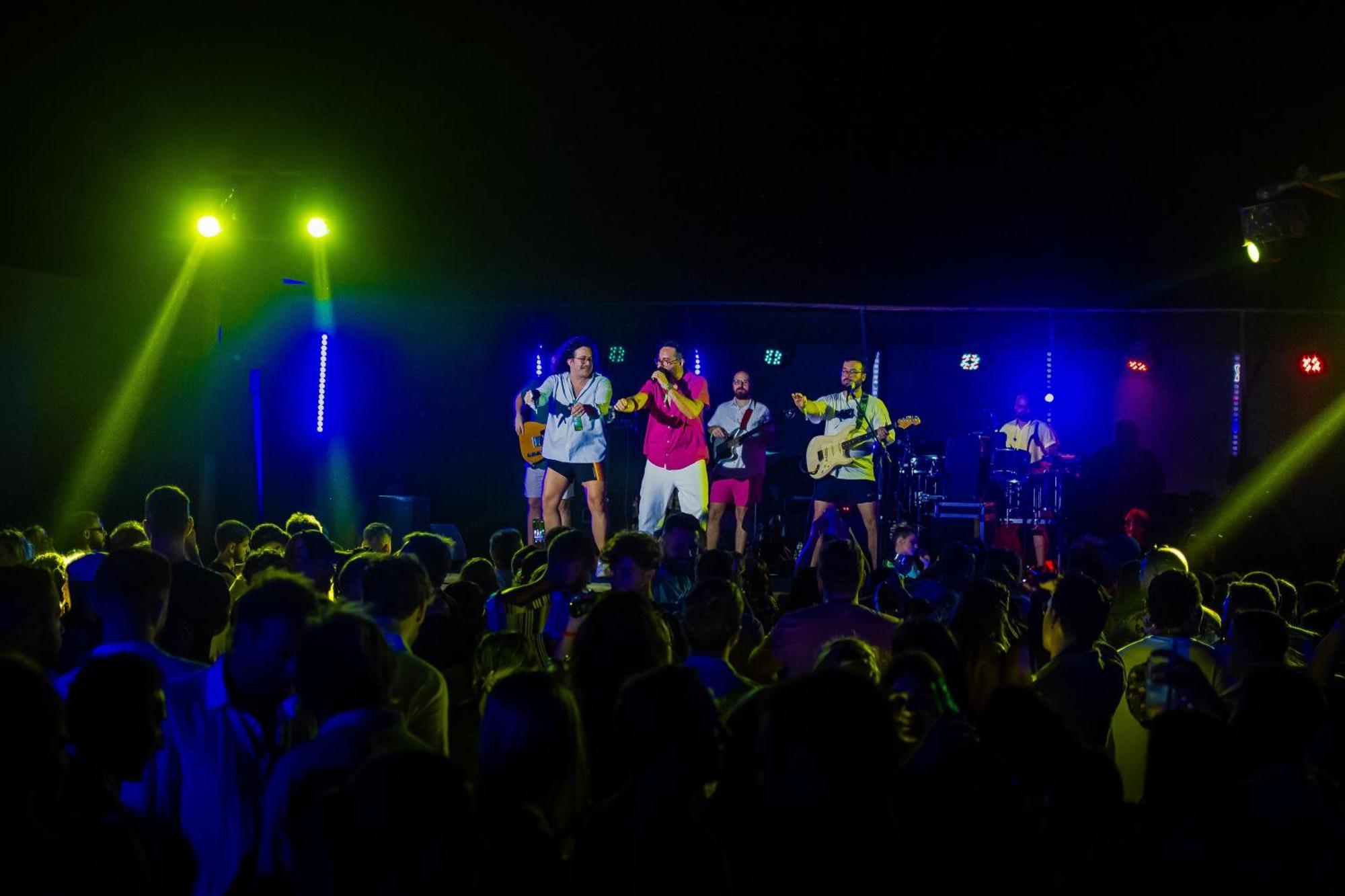 Cafe Jeri Hotel Жижока-ди-Жерикуакуара Экстерьер фото The band performing in 2019